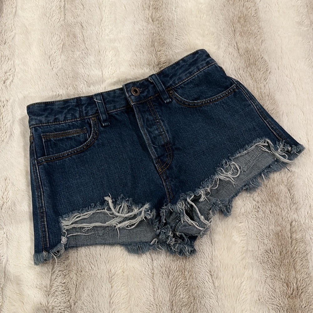 Free People Logan Raw Hem Button Fly Denim Shorts Size 26 - Picture 2 of 9